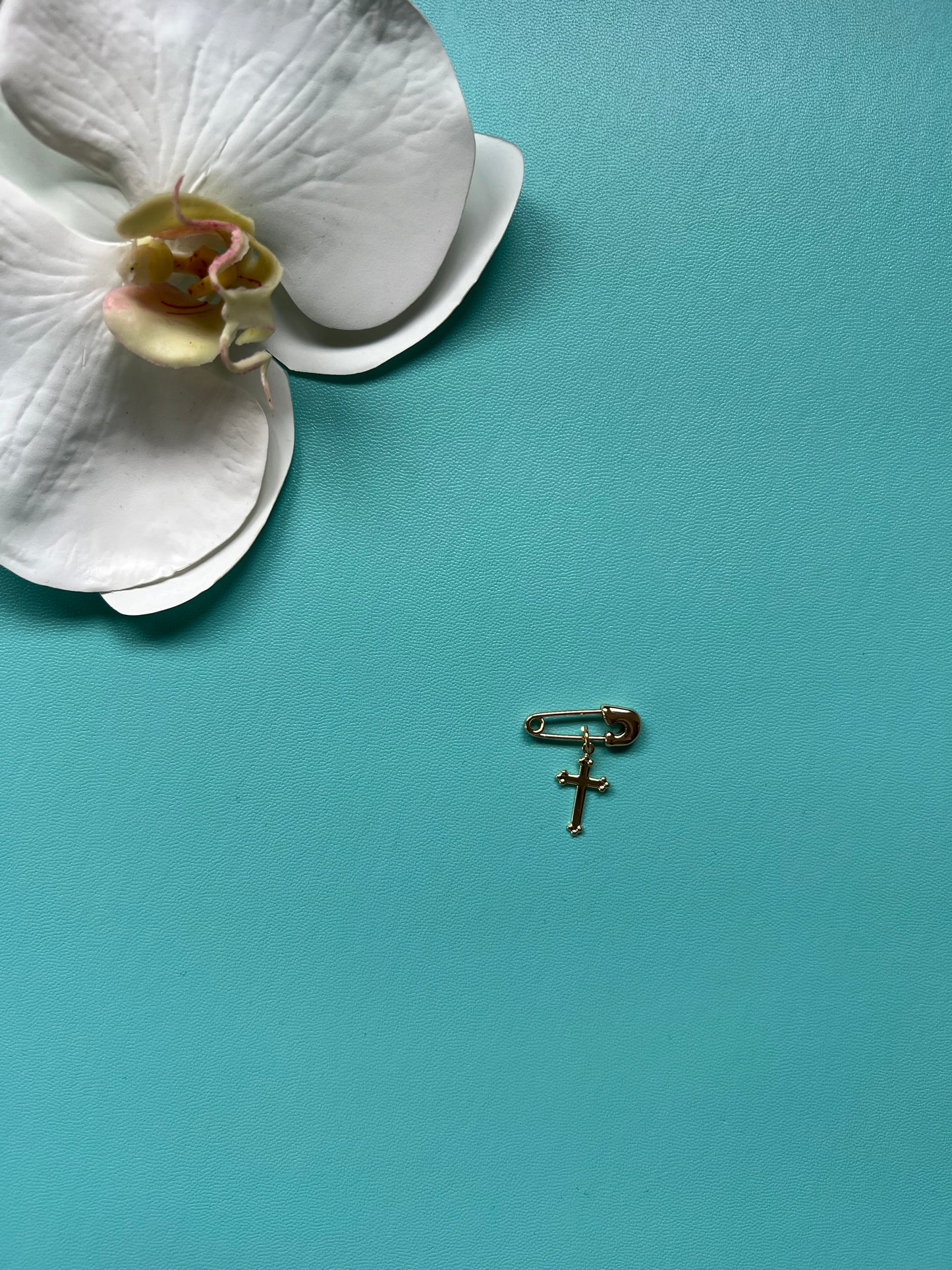 Mini Cross Pin 2